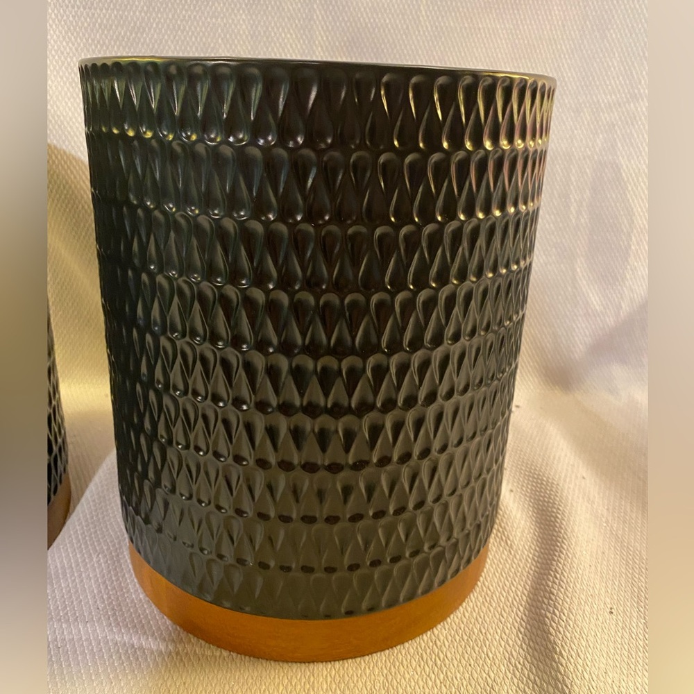 Elegant Black Textured garbage can
